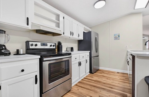 Tranquil Harbour House | 5 Minute Walk/102 NE 65th Street