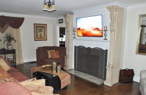Wesley Heights House | 5 Minutes to Uptown Charlotte: Great Stay for In-Town Holidays,Meeting and Event