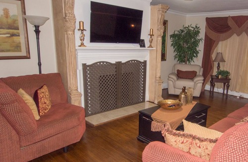 Wesley Heights House | 5 Minutes to Uptown Charlotte: Great Stay for In-Town Holidays,Meeting and Event