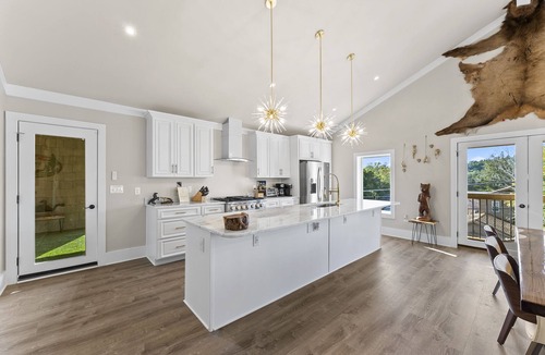 Blowing Rock House | 5-Star 6-BDRM Luxury House Main St Downtown Blowing Rock w Hot Tub Premier Host