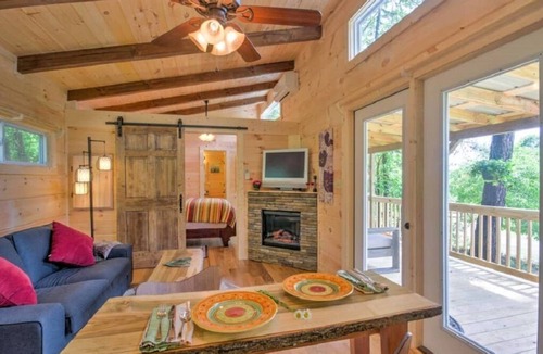Columbus Cabin | 5 Star Cozy Cabin on Retreat-like Farm nr TIEC/Wineries