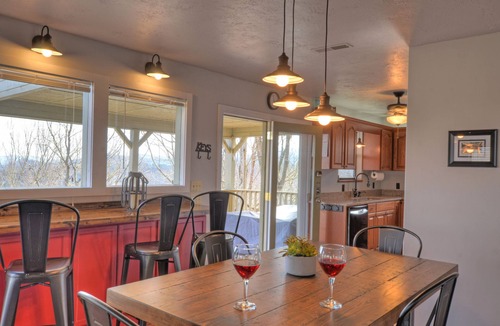 Franklin House | 5-STAR HOME WITH LONG RANGE VIEW, PAVED TO THE DOOR ACCOMODATES 5 LARGE VEHICLES