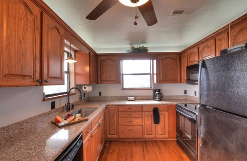 Franklin House | 5-STAR HOME WITH LONG RANGE VIEW, PAVED TO THE DOOR ACCOMODATES 5 LARGE VEHICLES