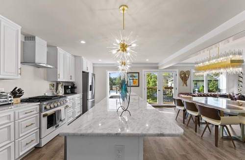 Blowing Rock House | 5-Star Mountain House Fire Place Hot Tub Luxury 5 Beds MainSt Downtown Lrg Kitch