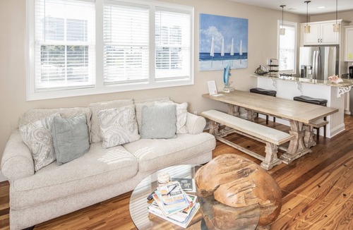 Atlantic Beach House | 5 Star Reviews 3 Bedroom Luxury House w/Pool, Steps from Beach, Sleeps 7, Shops