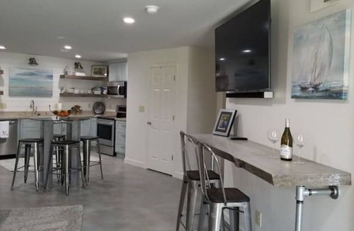 New London Apartment | 5 Star Waterfront Luxury Vacation Apartment