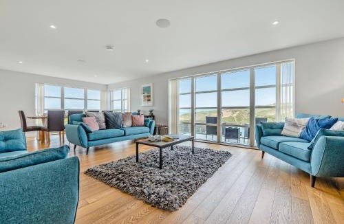 Holywell House | 50 Degrees West