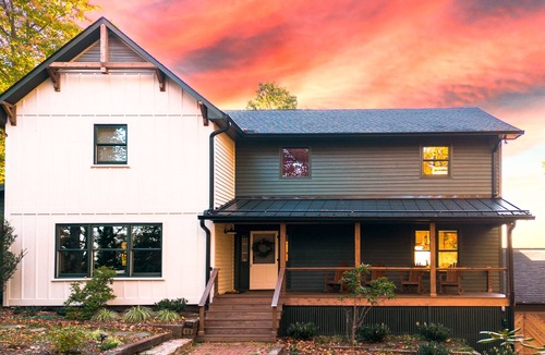 Mills River House | 5000sf Designer Mountaintop Retreat, Panoramic Views, Hot Tub, Peaceful Luxury