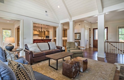 Mill Spring House | 501 m² House ∙ 5 bedrooms ∙ 12 guests