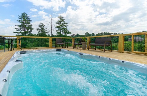 Weaverville House | 509 m² House ∙ 7 bedrooms ∙ 18 guests