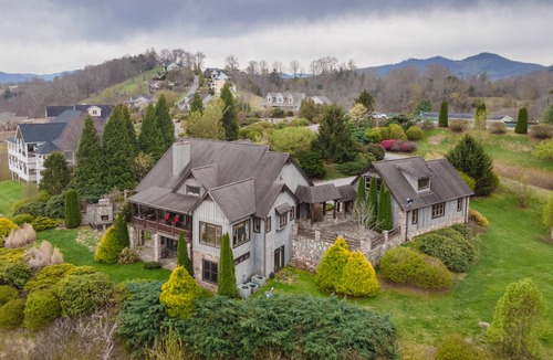 River Ridge House | 532 m² House ∙ 5 bedrooms ∙ 15 guests