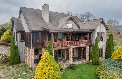 River Ridge House | 532 m² House ∙ 5 bedrooms ∙ 15 guests