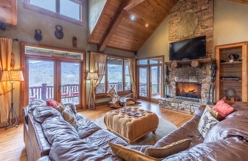 River Ridge House | 532 m² House ∙ 5 bedrooms ∙ 15 guests