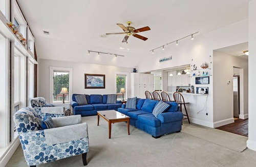 Colington Harbour House | 5550 Lighthouse Pointe * Waterfront