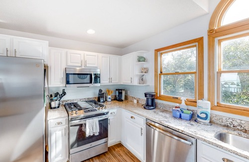 Buxton House | 5BR Secluded Soundfront Oasis, Hot Tub, Private Beach