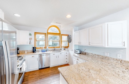 Buxton House | 5BR Secluded Soundfront Oasis, Hot Tub, Private Beach