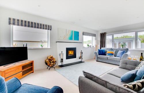 Constantine Bay House | 6 Bed in Constantine Bay oc-p00571