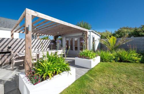 Constantine Bay House | 6 Bed in Constantine Bay oc-p00571