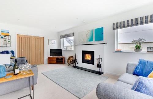 Constantine Bay House | 6 Bed in Constantine Bay oc-p00571