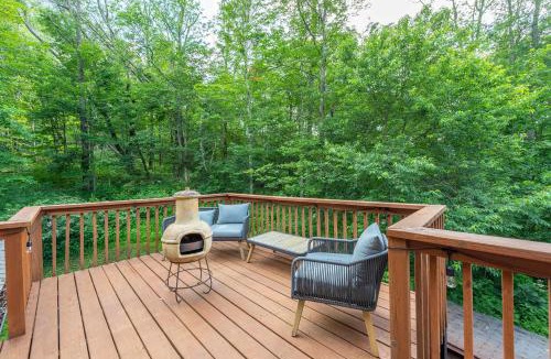Wolf Laurel House | 6 Br Cabin Hot Tub Fire Pit Min to Hatley Pointe