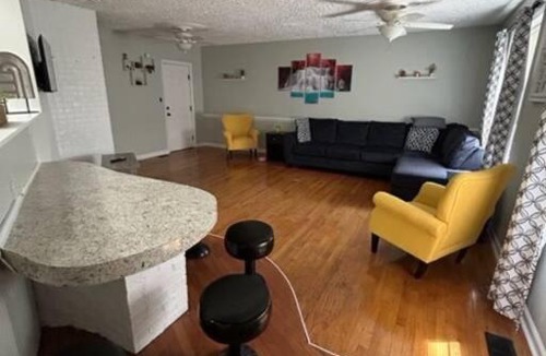 Greenville House | 6 BR Home near Football Stadium!