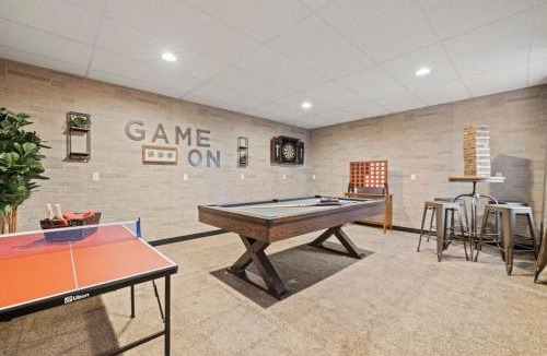 Fairview House | 6 Br Sleeps 16 - Game Room - Hot Tub - Firepit