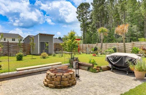 Piney Green House | 6 Mi to Camp Lejeune! Family Home w/Koi Pond
