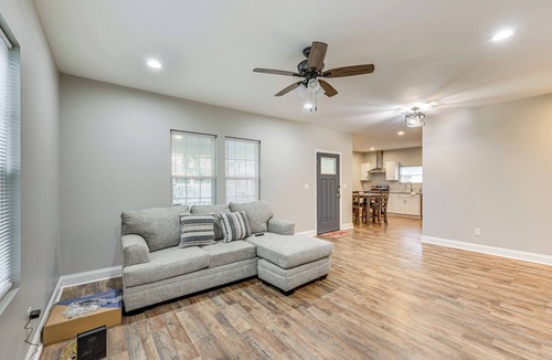 Wilson House | 6 Mi to Lake Wilson: Group-Friendly Getaway!