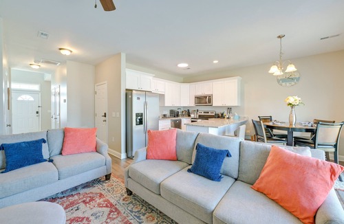 Harrisburg House | 6 Mi to PNC Music Pavilion: Concord Townhome