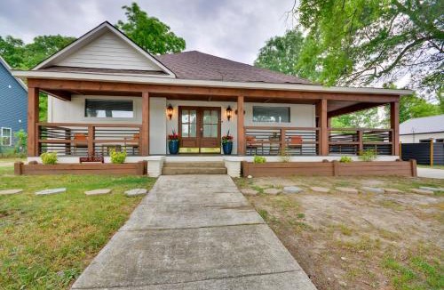 Greensboro House | 6 Mi to Wet 'n Wild! Family Escape w/Yard & Deck