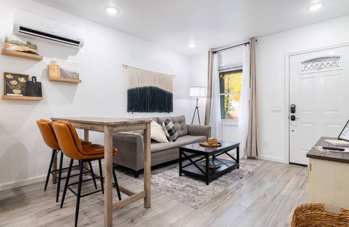 Brevard House | 60 m² House ∙ 2 bedrooms ∙ 6 guests