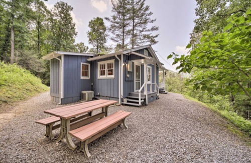 Bryson City Cottage | 61 m² Cabin ∙ 2 bedrooms ∙ 6 guests