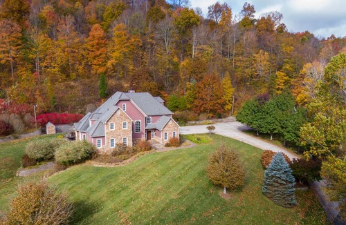Boone House | 610 m² House ∙ 6 bedrooms ∙ 15 guests