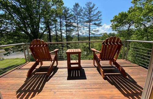 Hendersonville House | 620 m² House ∙ 5 bedrooms ∙ 14 guests