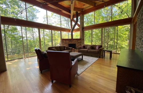 Hendersonville House | 620 m² House ∙ 5 bedrooms ∙ 14 guests