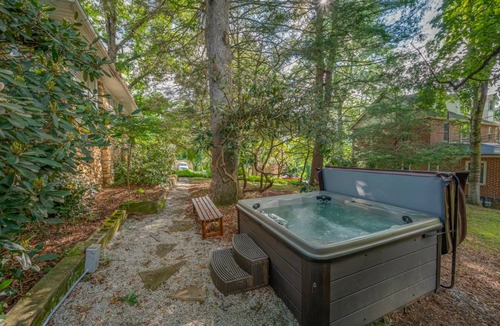 Hyman Heights Historic District House | 623 m² House ∙ 10 bedrooms ∙ 24 guests
