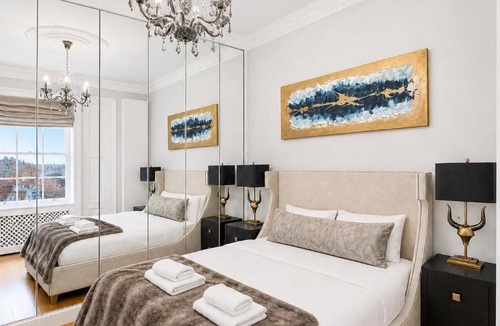 Warwick Apartment | 64 Eccleston Square