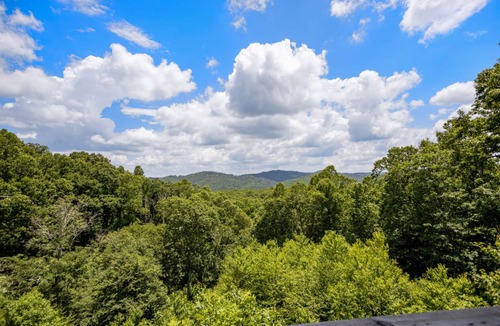 Blowing Rock Cabin | 679 m² Cabin ∙ 3 bedrooms ∙ 29 guests