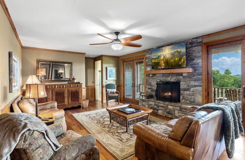 Blowing Rock Cabin | 679 m² Cabin ∙ 3 bedrooms ∙ 29 guests