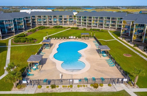 Surf City Condo | 69 m² Condo ∙ 1 bedroom ∙ 6 guests