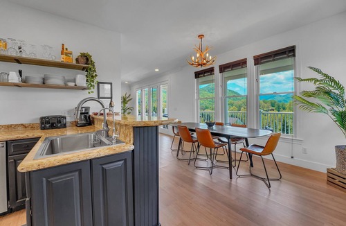 Leicester House | 6BR/4.5BR Retreat: Views, Pool, HotTub, Sauna & Game-room