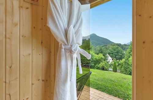 Leicester House | 6BR/4.5BR Retreat: Views, Pool, HotTub, Sauna & Game-room