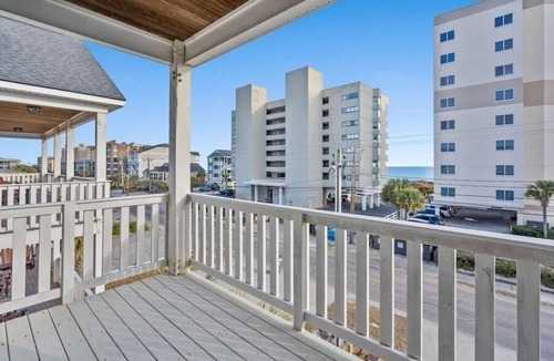 Ash House | 6BR Cherry Grove Beach House with lots of fun & laughter