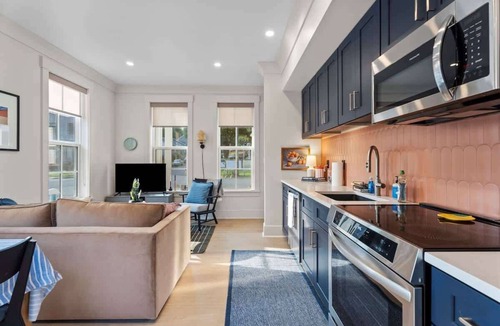Durham Apartment | 6BR Urban Retreat w/Deck, Near Downtown Durham