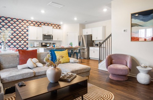 Charlotte House | 6min to UNCC: Spacious 5bd with Games Backyard