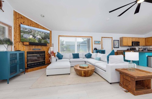 Ocean Sands House | 6Min Walk to Beach and Hot Tub!