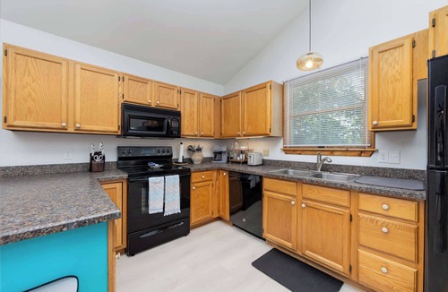 Ocean Sands House | 6Min Walk to Beach and Hot Tub!