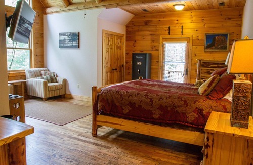 Maggie Valley Cabin | 7 Bedroom 5.5 Bath Stunning Luxury Log, Reunions & Weddings Welcomed