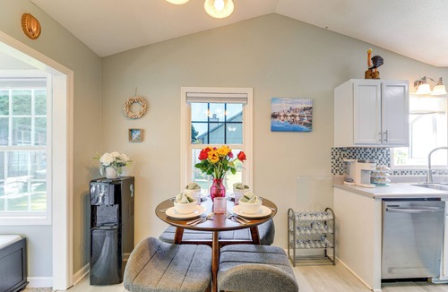 Hubert House | 7 Mi to the Hammocks Beach: 3 BD Near Camp Lejeune