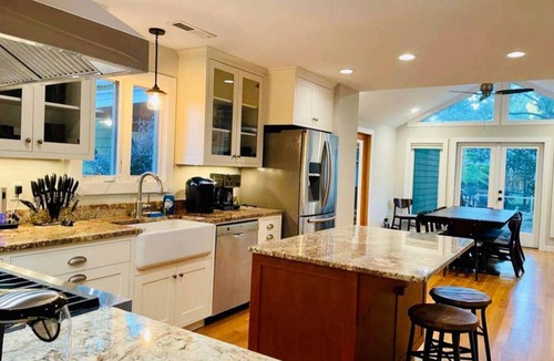 Carrboro House | 7 Min to UNC Hospital - Walk to Downtown Carrboro/20 min to Duke Hospital